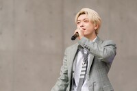 平本健（DXTEEN）。ダイバーシティ東京プラザで行われた、2ndアルバム「Heart Beat」リリース記念イベントより。