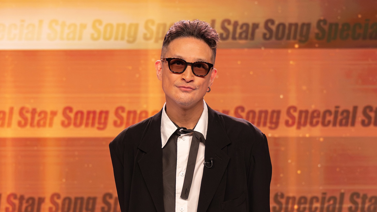 MCを務める松岡昌宏。©Storm Labels Inc.