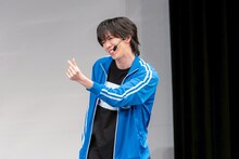 船津稜雅の指ハート。