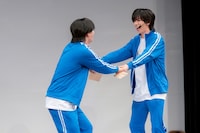 手をつなぐ稜海。