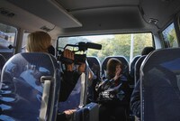 ココ・パーティン・ココ（GANG PARADE）に見送られる候補生たち。