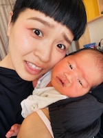 チャラン・ポ・ランタン小春と息子の輝音。