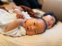 手前から輝音、深音。