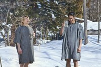 「カラちゃんとシトーさんと、」第1話より、岩本照（Snow Man）と松田元太（Travis Japan）。©高野水登/フトンチラシ/Storm Labels