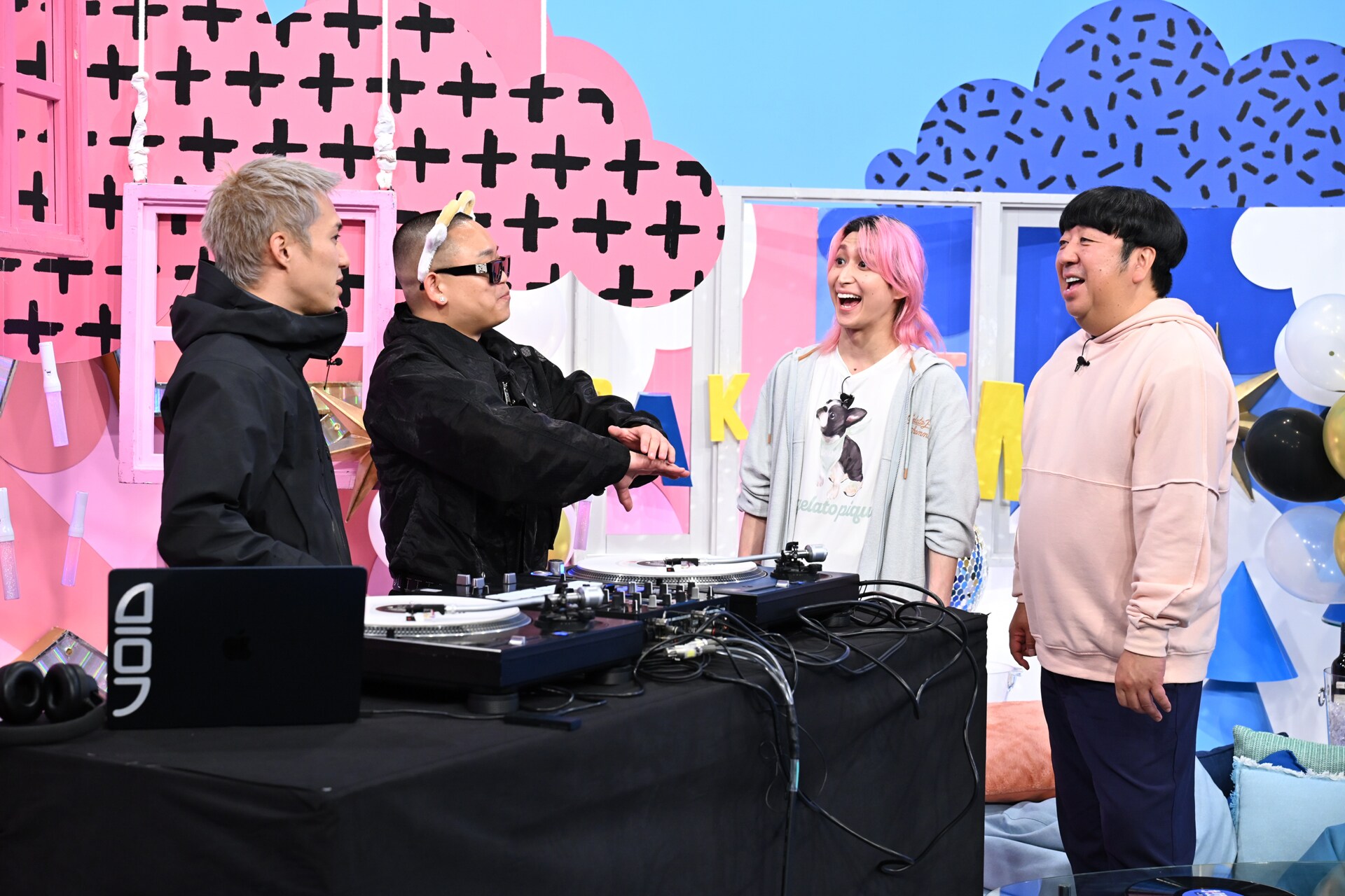 佐久間大介がDJを体験、DJ CHARIがSnow Manメドレーを披露 - 音楽ナタリー