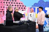 左からDJ SHINTARO、DJ CHARI、佐久間大介（Snow Man）、日村勇紀（バナナマン）。©︎日本テレビ