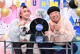 左から佐久間大介（Snow Man）、日村勇紀（バナナマン）。©︎日本テレビ