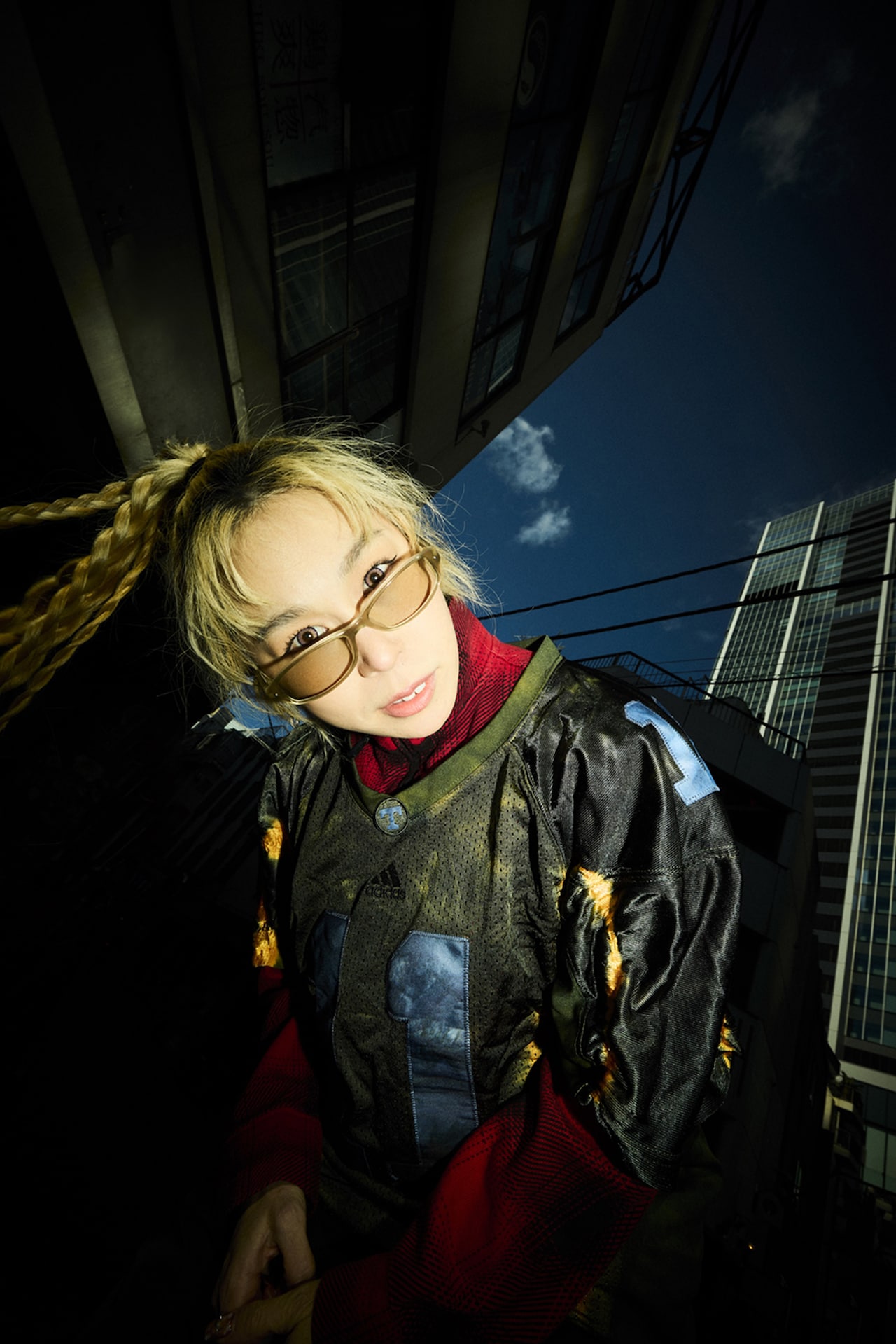 AI「10回切って倒れない木はない」主題歌担当、かなりひさびさの王道バラードラブソング