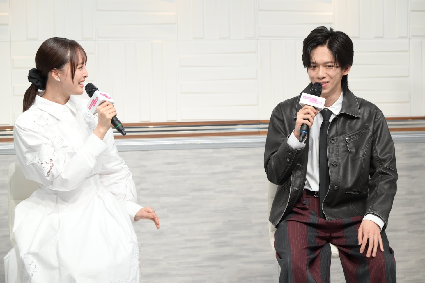 大友花恋と船津稜雅（超特急）。