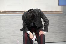 ハイスペックな清水課長のキャラクター紹介にうなだれる船津稜雅（超特急）。