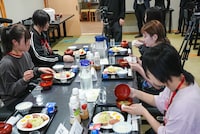 「WACK合同オーディション2026」6日目朝食の様子。