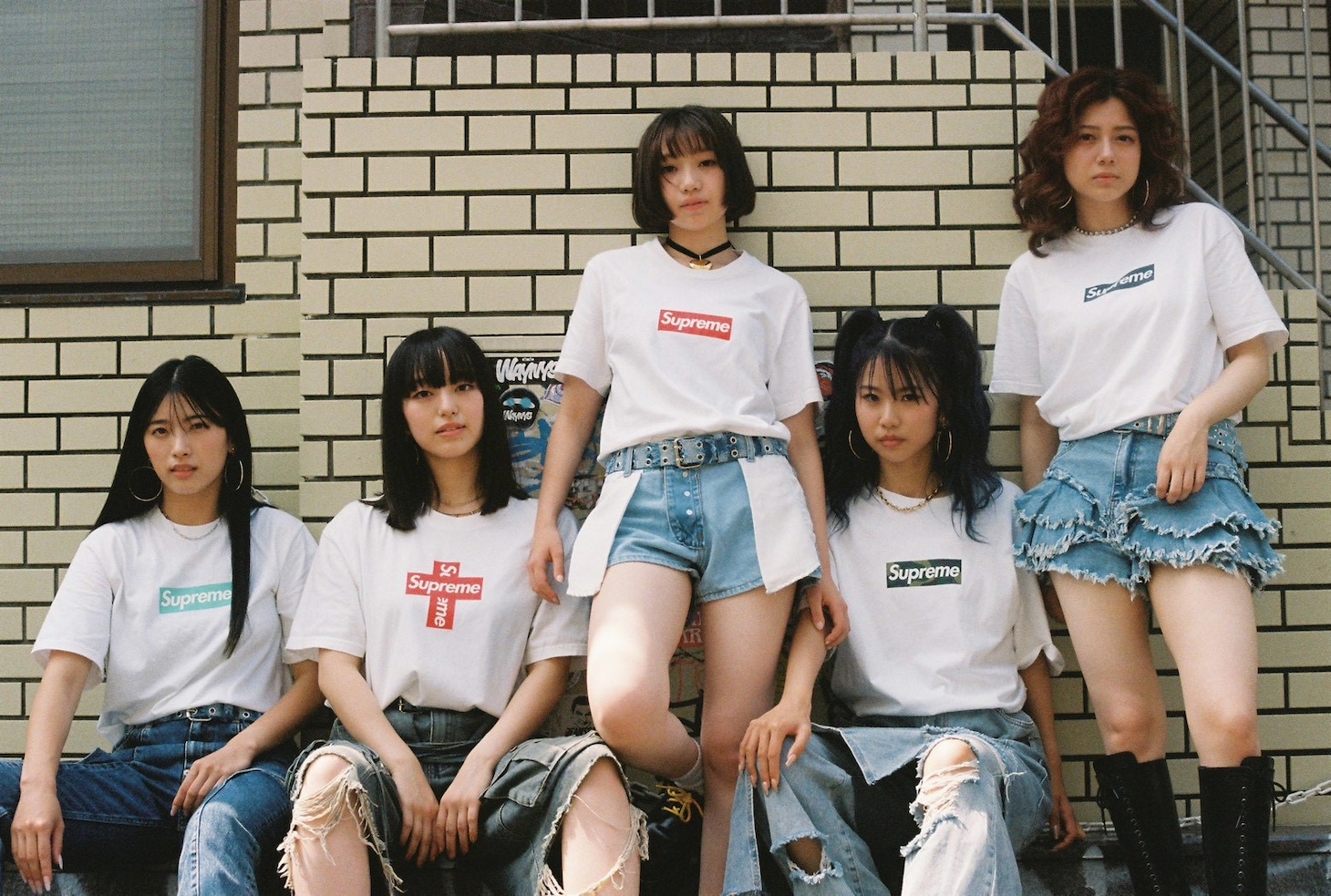 Re:inc.のパフォーマンスメンバー。左からLIKO、SAKI、NENE、RANA、VALE。