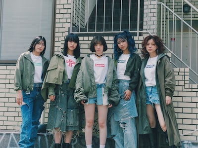 Re:inc.のパフォーマンスメンバー。左からLIKO、SAKI、NENE、RANA、VALE。