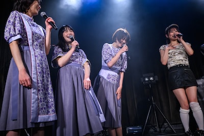 Negiccoとの競演に大喜びのreina（右端）。