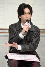 大友花恋のあざとさを指摘する船津稜雅（超特急）。