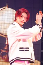 阿久根温世。「ICEx 3rd Anniversary Concert 2026 "ICEx School"」より。