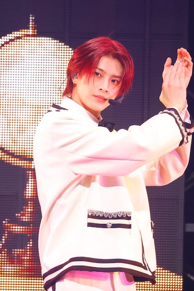 阿久根温世。「ICEx 3rd Anniversary Concert 2026 "ICEx School"」より。