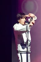 「好きすぎて滅！」をカバーする筒井俊旭。「ICEx 3rd Anniversary Concert 2026 "ICEx School"」より。