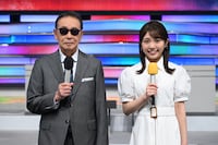 「ミュージックステーション」MCのタモリ、鈴木新彩テレビ朝日アナウンサー。