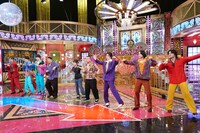 脳トレダンスに挑む出演者たち。©日本テレビ