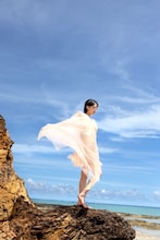 KARA知英10年ぶりの写真集発売、初の水着姿を披露