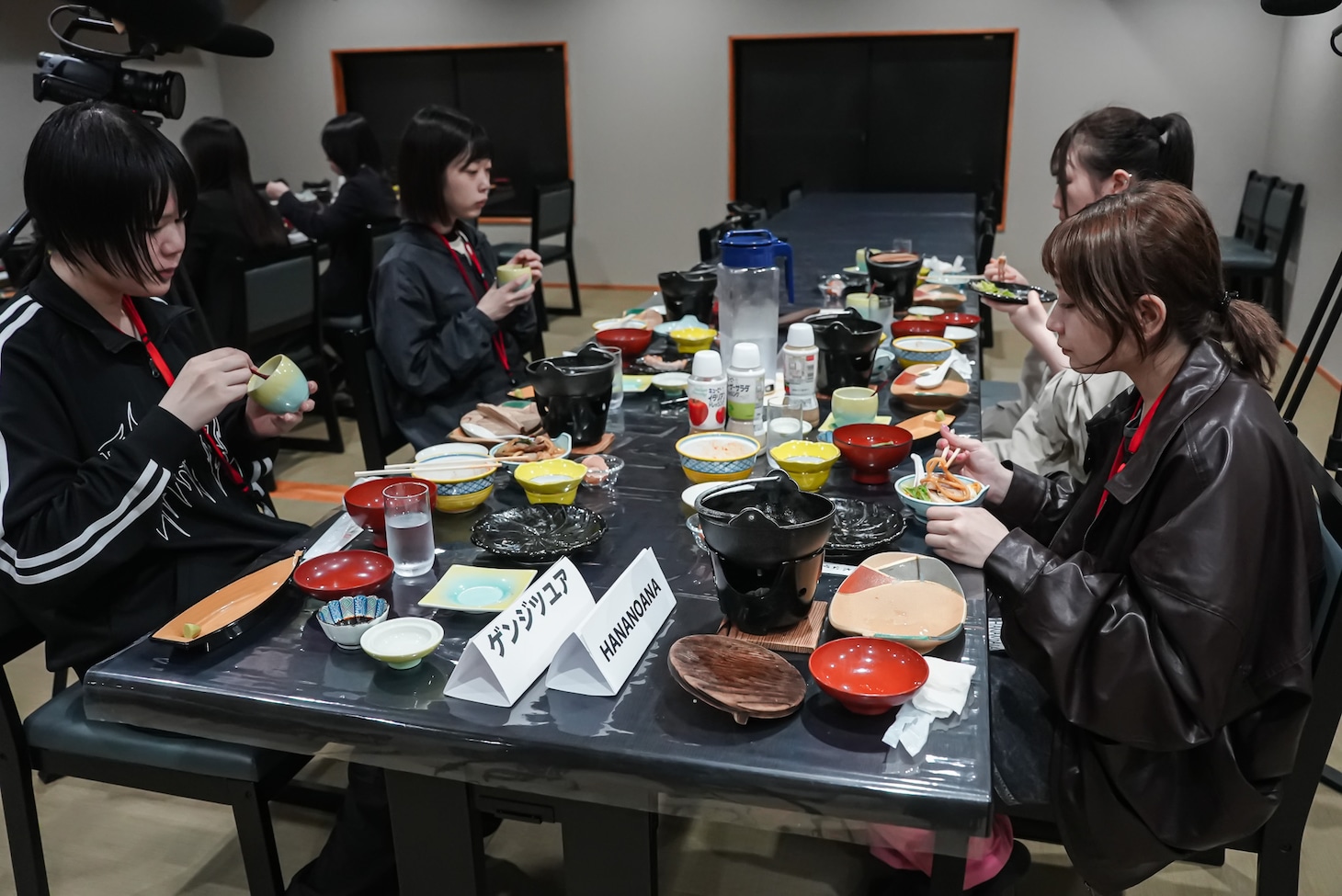 「WACK合同オーディション2026」6日目夕食の様子。