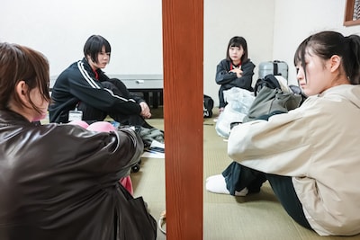 左手前から時計回りにHANANOANA、ゲンジツユア、RYUUSEiKO、タテ・マエ。