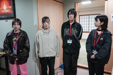 渡辺淳之介を探す候補生たち。