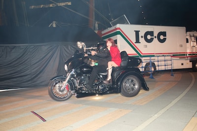 「宴じゃ！～出航前の大宴会～」の様子。（撮影：岩澤高雄）