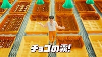 森永製菓「チョコモナカジャンボ」の新テレビCM「ジャンボファクトリー」編より。