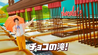 森永製菓「チョコモナカジャンボ」の新テレビCM「ジャンボファクトリー」編より。