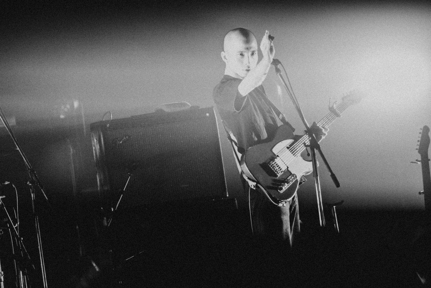 オオスカ（Vo, G）（撮影：稲垣ルリ子）