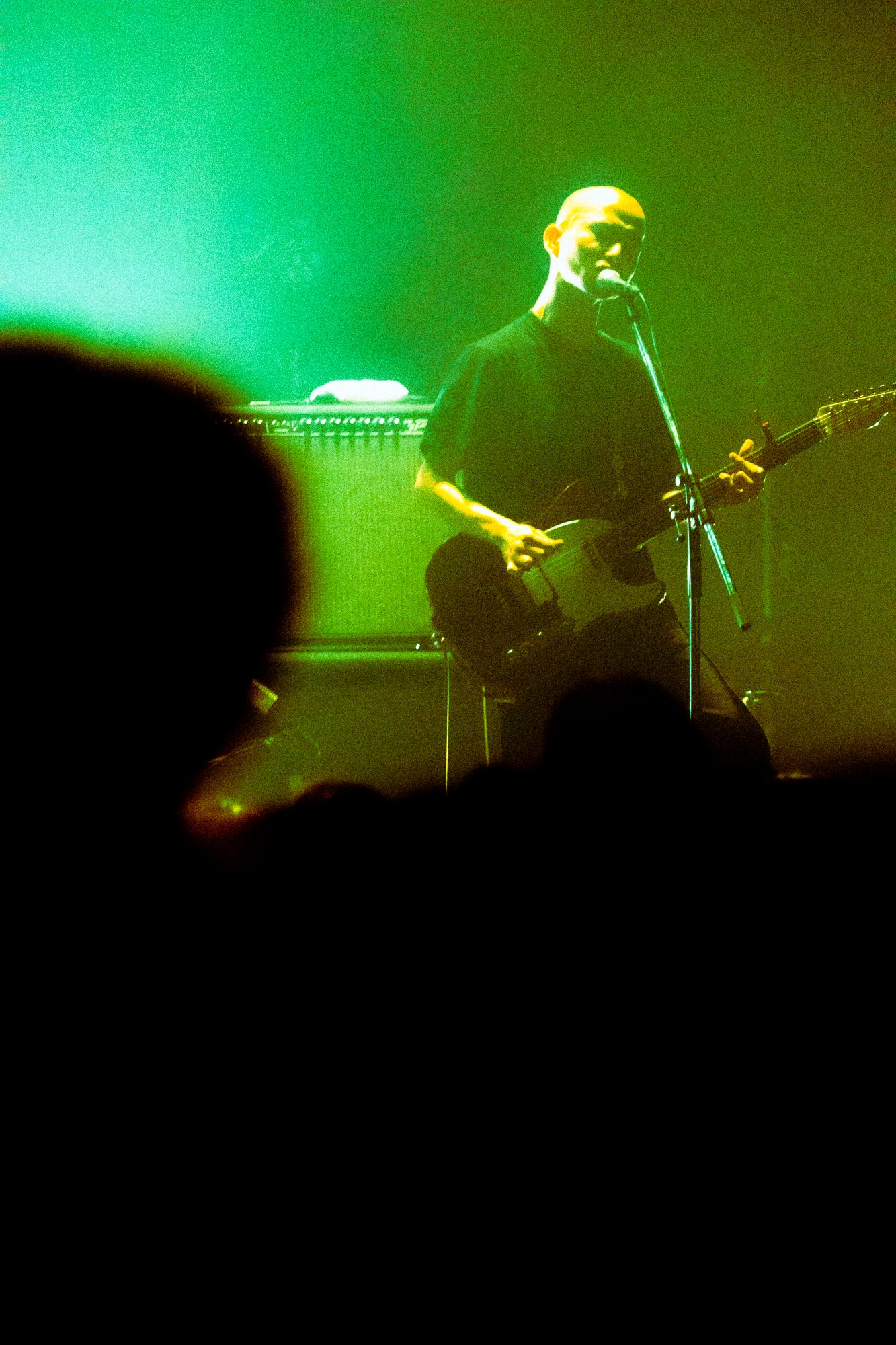 オオスカ（Vo, G）（撮影：稲垣ルリ子）