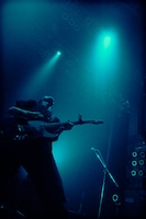 オオスカ（Vo, G）（撮影：稲垣ルリ子）