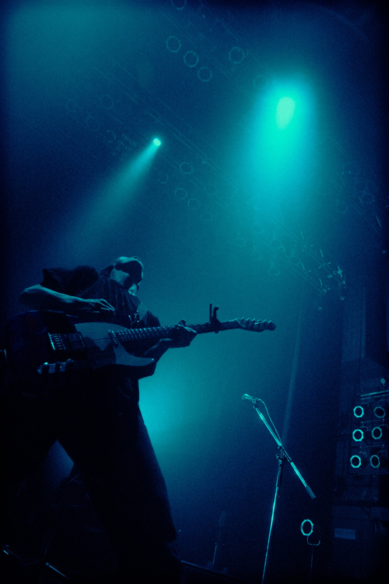 オオスカ（Vo, G）（撮影：稲垣ルリ子）