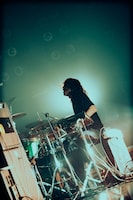 東克幸（Dr）（撮影：稲垣ルリ子）