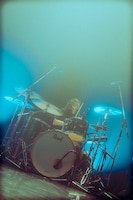 東克幸（Dr）（撮影：稲垣ルリ子）