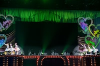 「初恋サイクリング」を披露する超ときめき♡宣伝部。