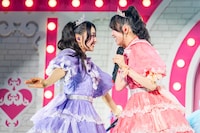 左から杏ジュリア、坂井仁香。