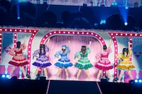 「絶対的主人公」を披露する超ときめき♡宣伝部。