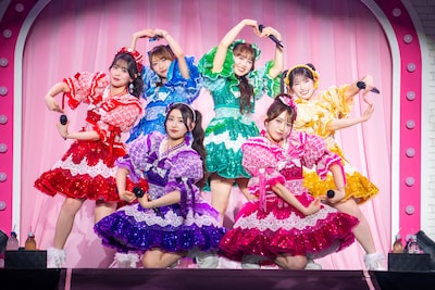 「開花宣言！」を披露する超ときめき♡宣伝部。