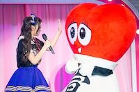 パブりんに向かって「当初は『あんまりかわいくないかも？』と思っていた」と衝撃の告白をする杏ジュリア。