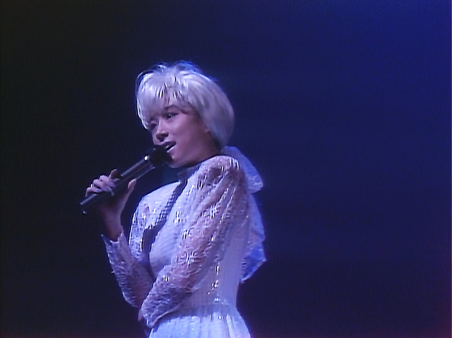 「中森明菜 ビター＆スウィート（1985サマー・ツアー）」より。