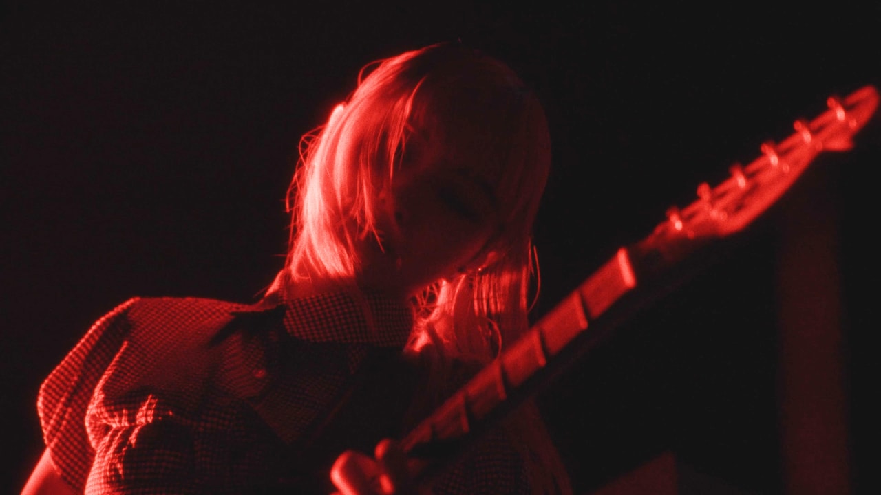 a子「racy」ライブ映像より。