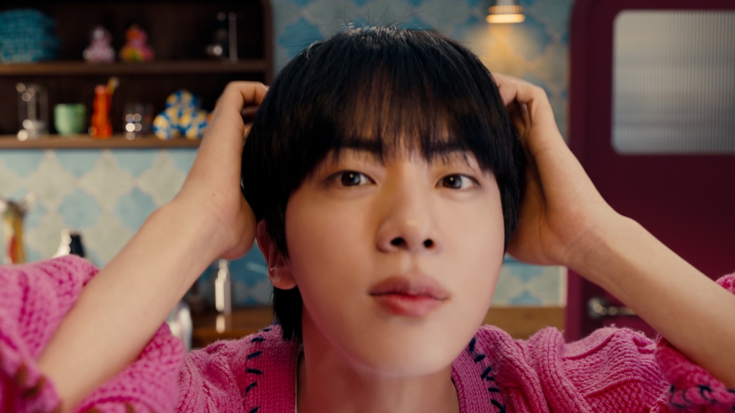 Jinが出演する「アルガンリッチオイルシリーズ」新CMより。