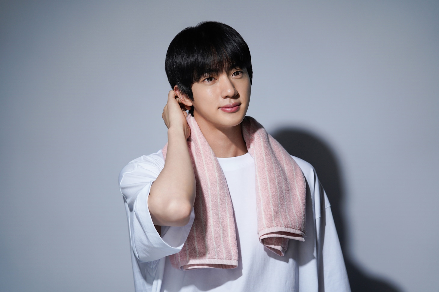 Jinが出演する「アルガンリッチオイルシリーズ」新CMのメイキング映像より。