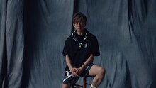 木村拓哉が出演するゴルフアパレルブランド・MARK ＆ LONAの新Web CM「LEGACY OF THE ICON」編より。