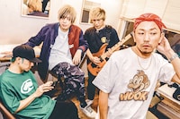 KNOCK OUT MONKEY。左端が亜太（B）。