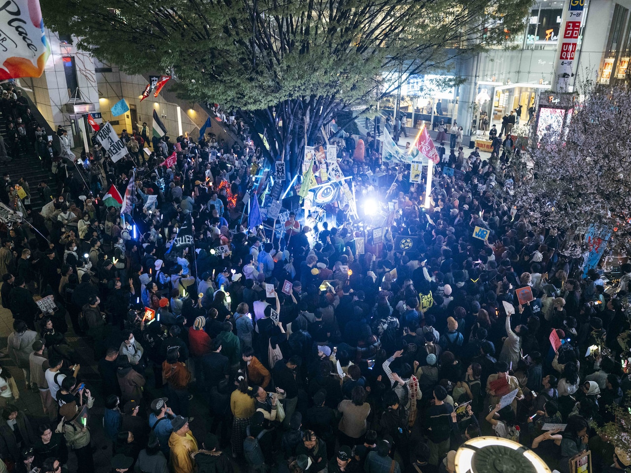 「戦争反対」の声とハウスミュージックが交差──ブロックパーティ「DROP BASS NOT BOMBS」で体感したポジティブな力