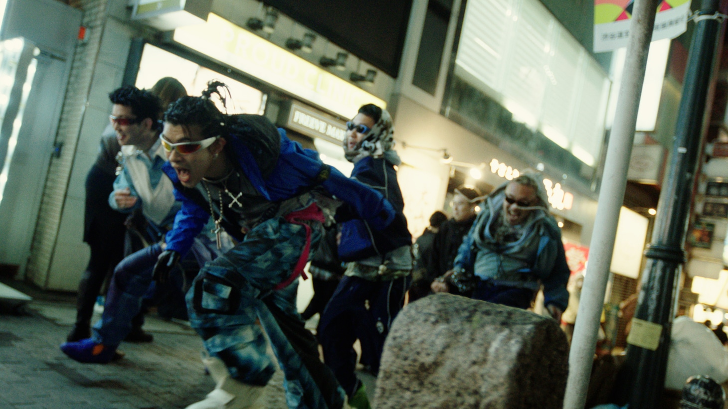 Mall Boyz、BIM、kZm「246」ミュージックビデオより。